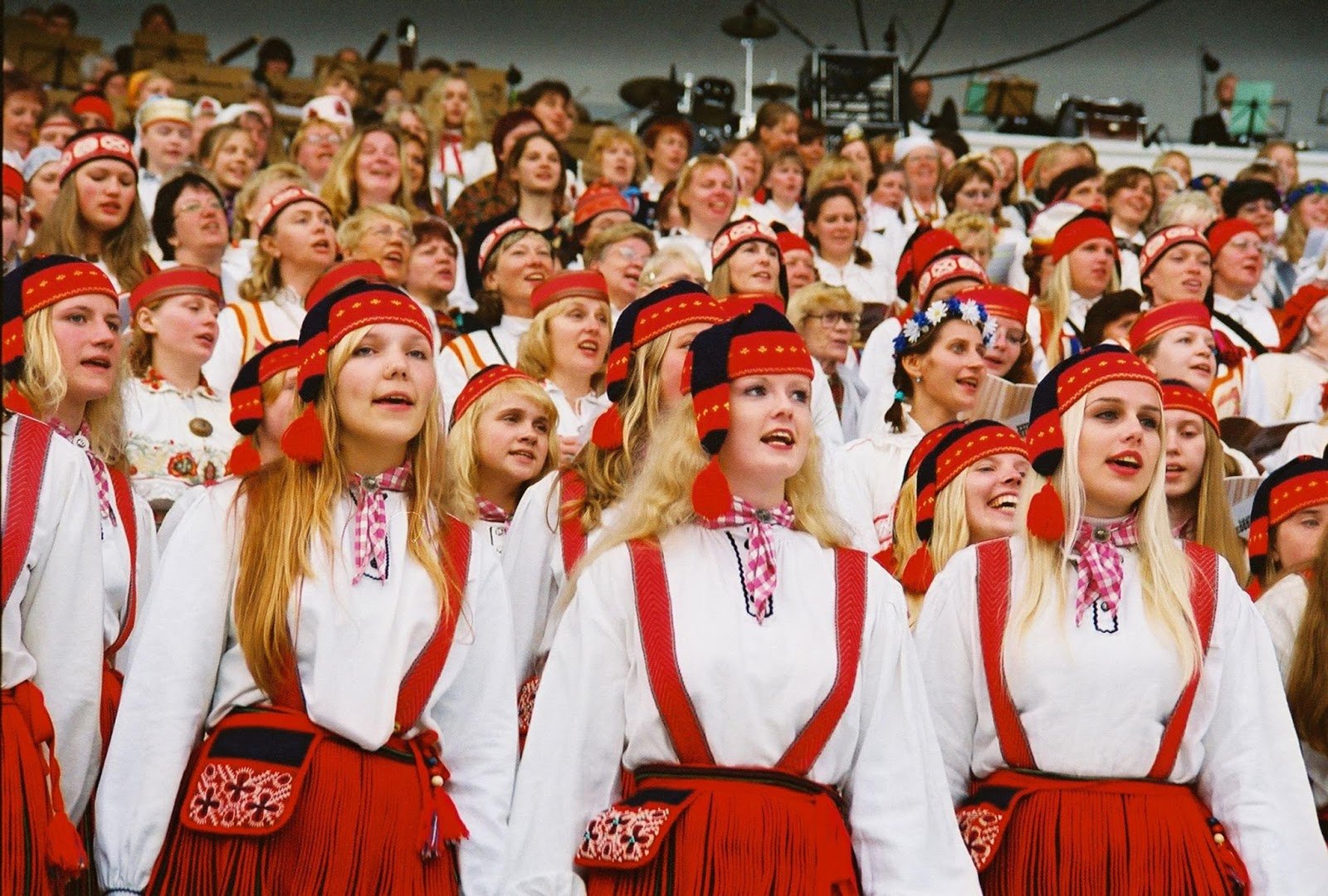 Литовцы славяне. Народы Эстонии. Народы Прибалтики. Эстония люди. Эстонцы народ.