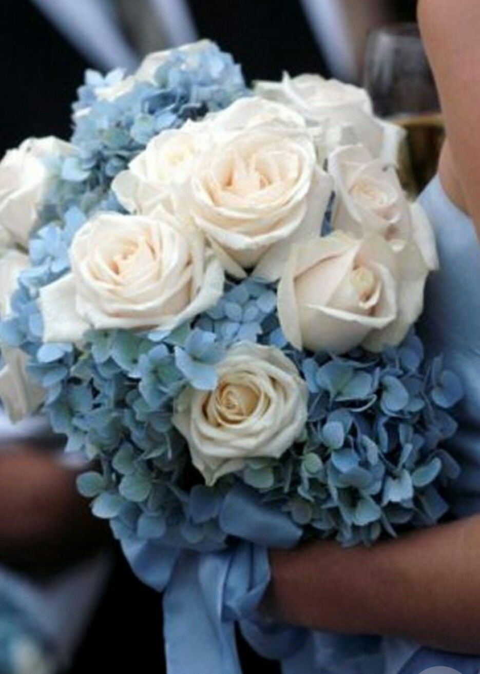 Букет невесты бежево голубой