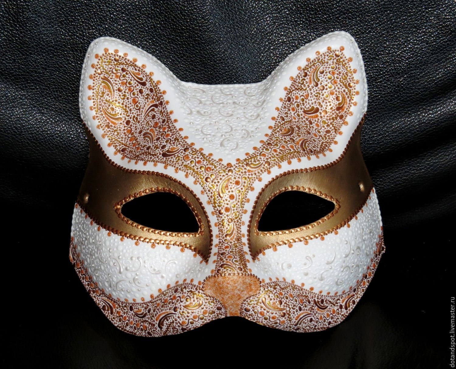 Маска папье маше кошка. Новогодние маски. Карнавальная маска "кошка". Красивые маски на новый год. Необычные маски.