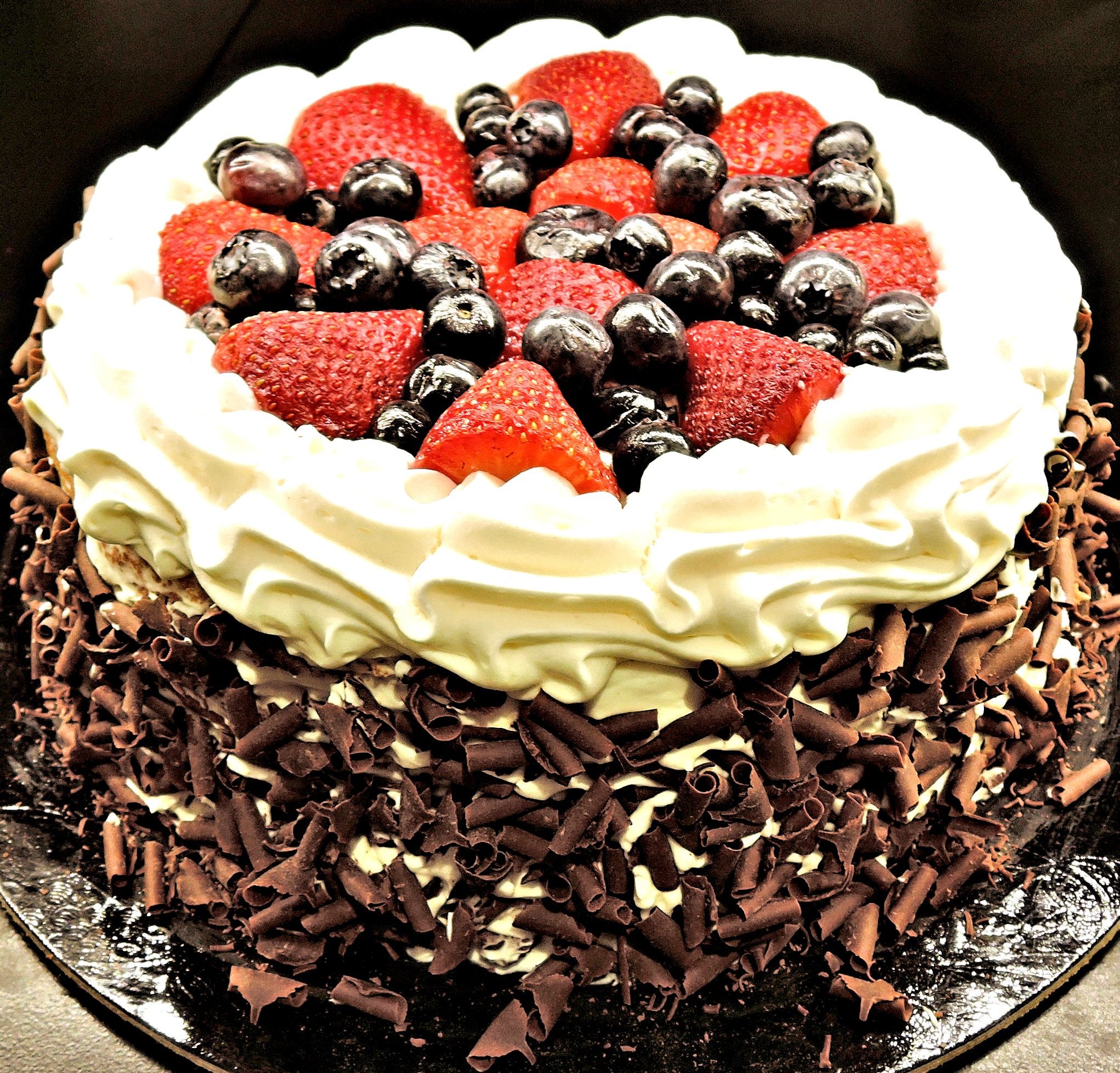 Большая картинка торта. Красивые торты. Вкусные тортики. Красивый шоколадный торт. Самые вкусные и красивые торты.