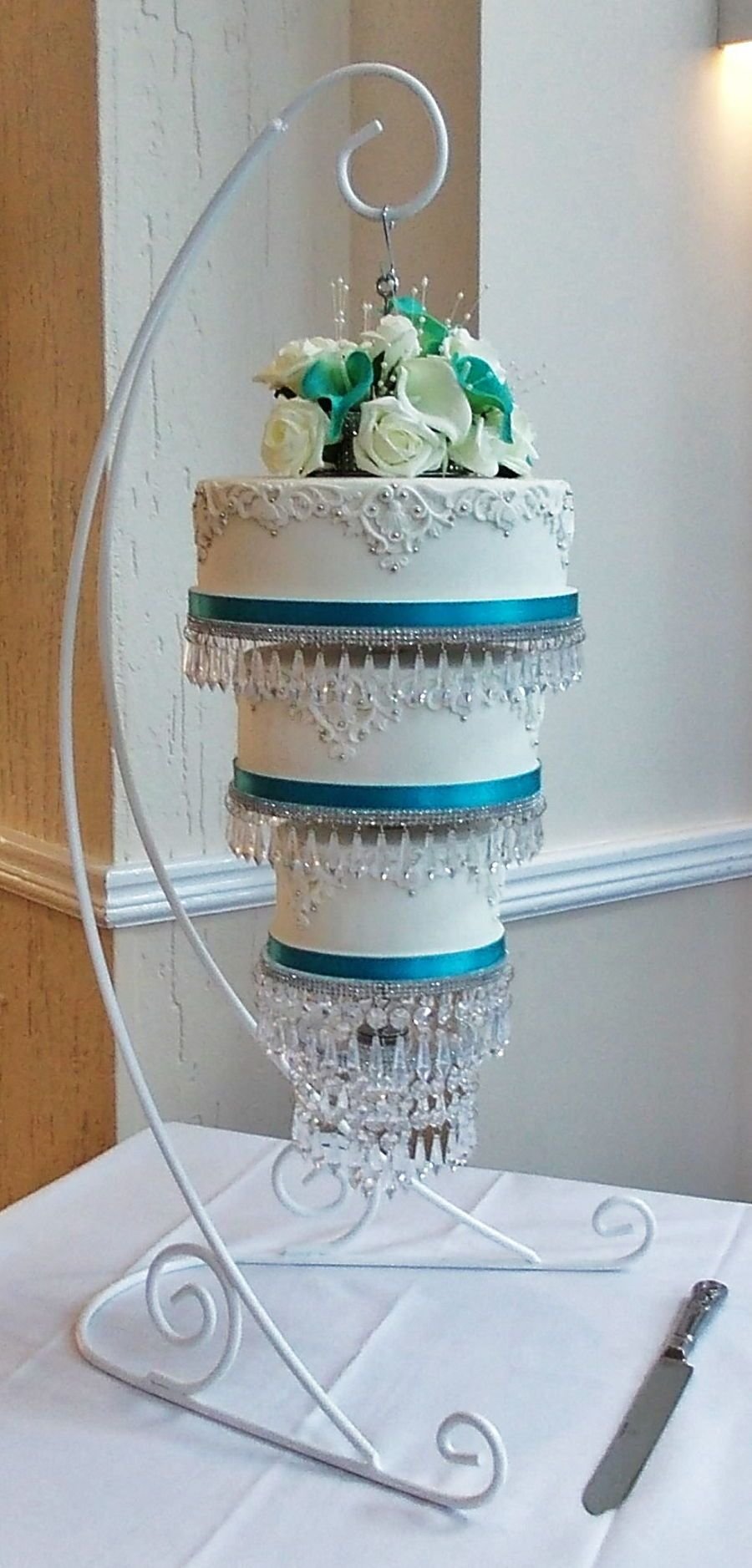 Шикарный свадебный торт люстра