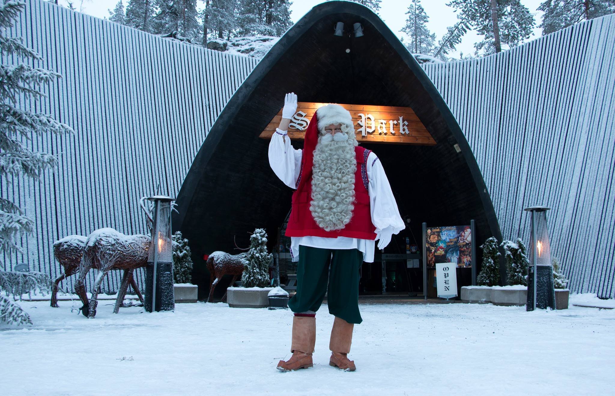 Santa tv. Санта-парк Рованиеми Финляндия. Санта-парк (Santa Park), Рованиеми (Rovaniemi), Финляндия. Рованиеми резиденция Санта Клауса. Рованиеми Финляндия деревня Санта Клауса.