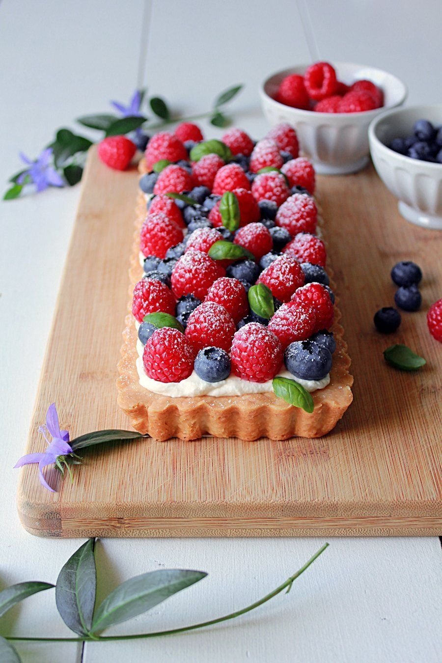 Торт прямоугольный с ягодами