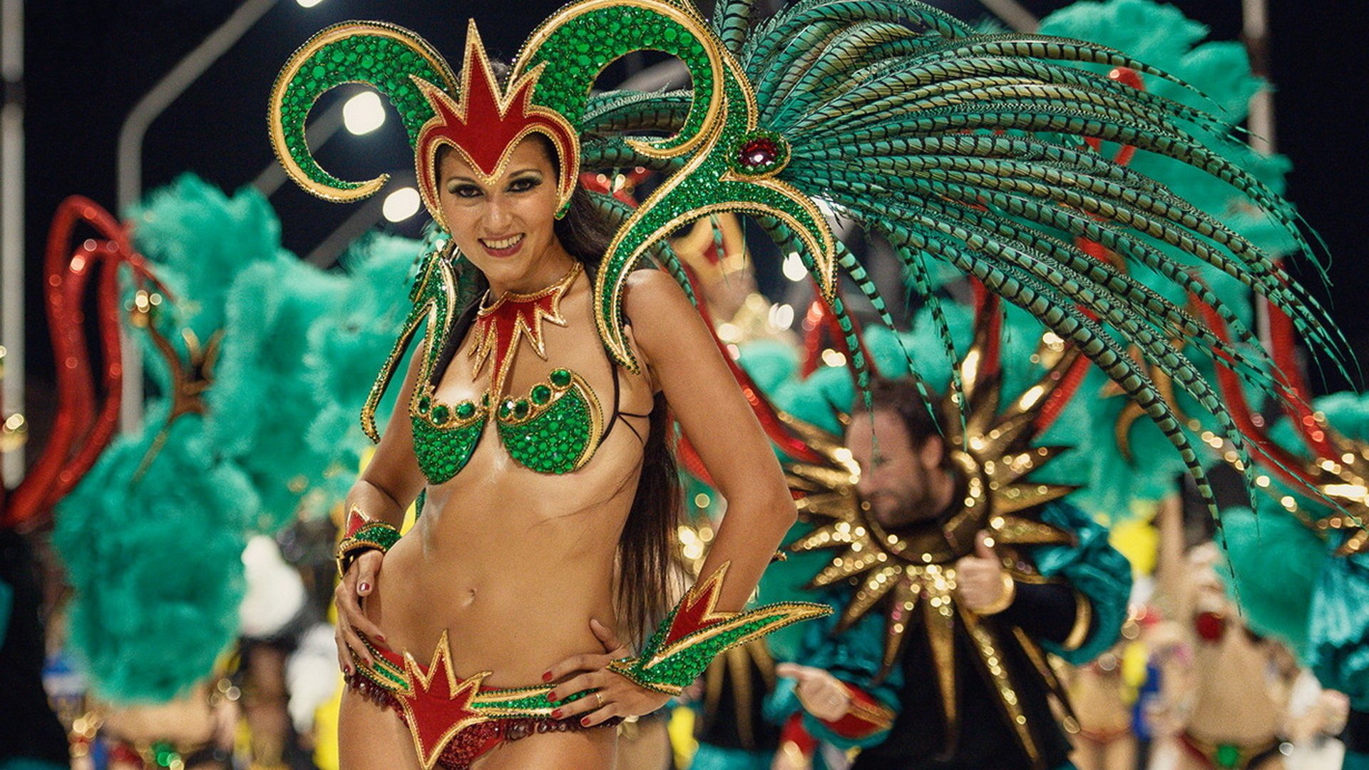 Девушка карнавал. Карнавал в Рио-де-Жанейро Бразилия. Карнавал в Аргентине в Гуалегуайчу. Маскарад в Рио де Жанейро. Карнавал в Бразилии.