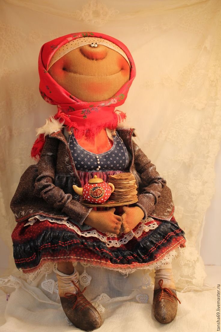 Панно с народными тряпичными куклами