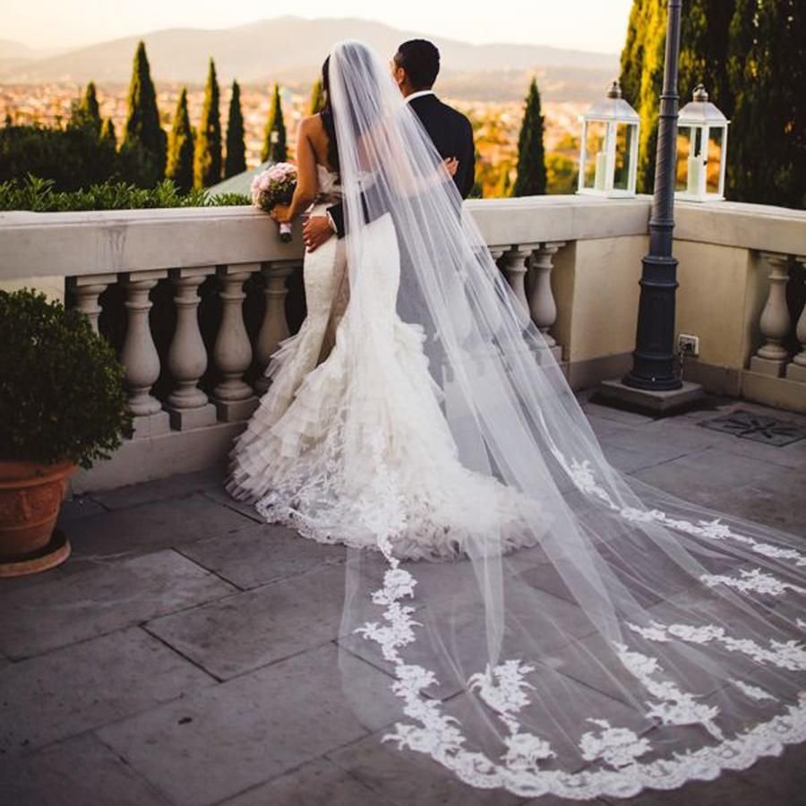 Свадебное платье с длинной фатой