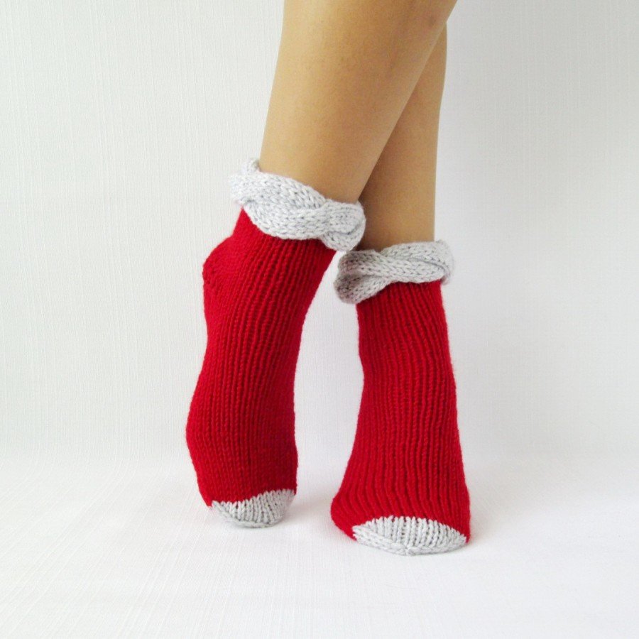Вязаные носки мужские новогодние