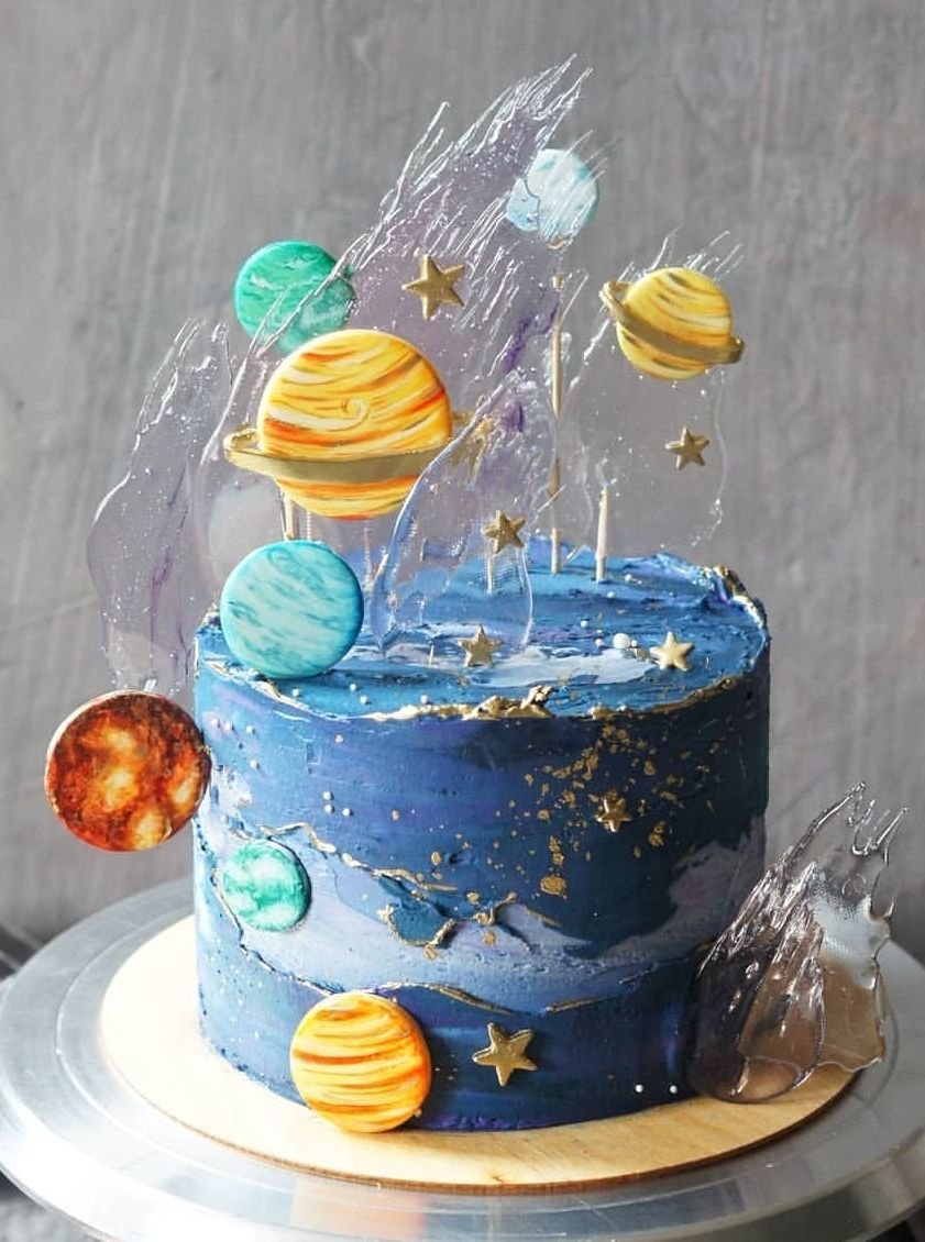 Тортик с планетами серый