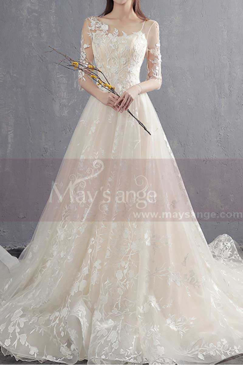 Кореянка в свадебном платье