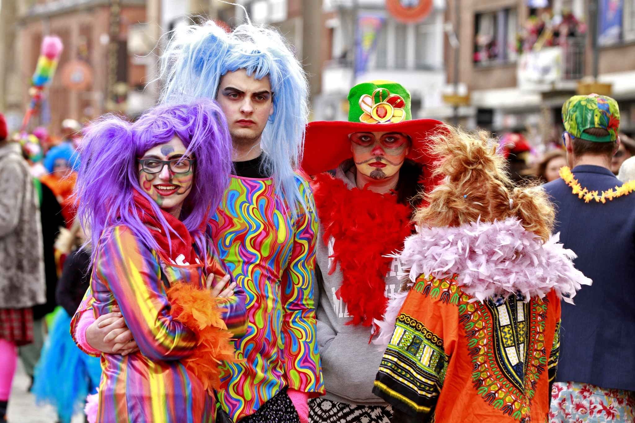 Поставь карнавал. Мясопуст карнавал Франция. Le Carnaval de Dunkerque во Франции. Дюнкерк город карнавал. Карнавал красок.