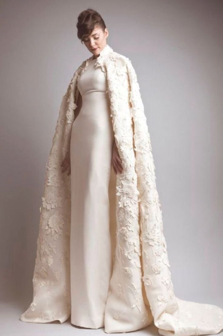 Свадебное платье со съемным кейпом