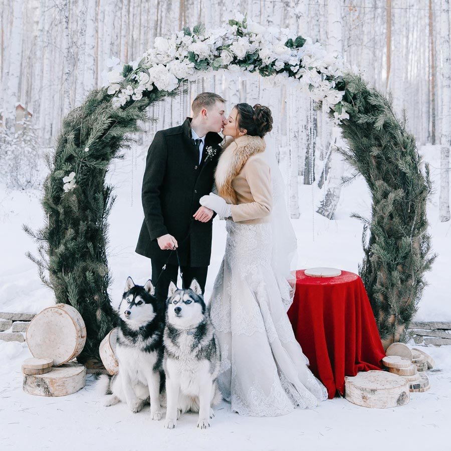Зимняя фотозона на свадьбу