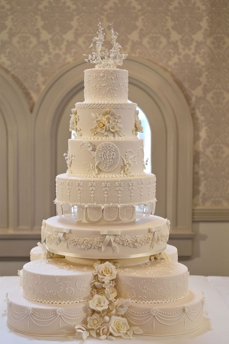 Свадебный торт белый с серебром