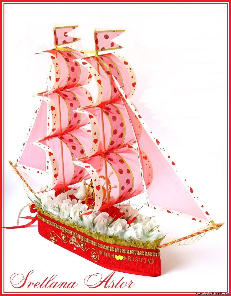 Кораблик из конфет на свадьбу