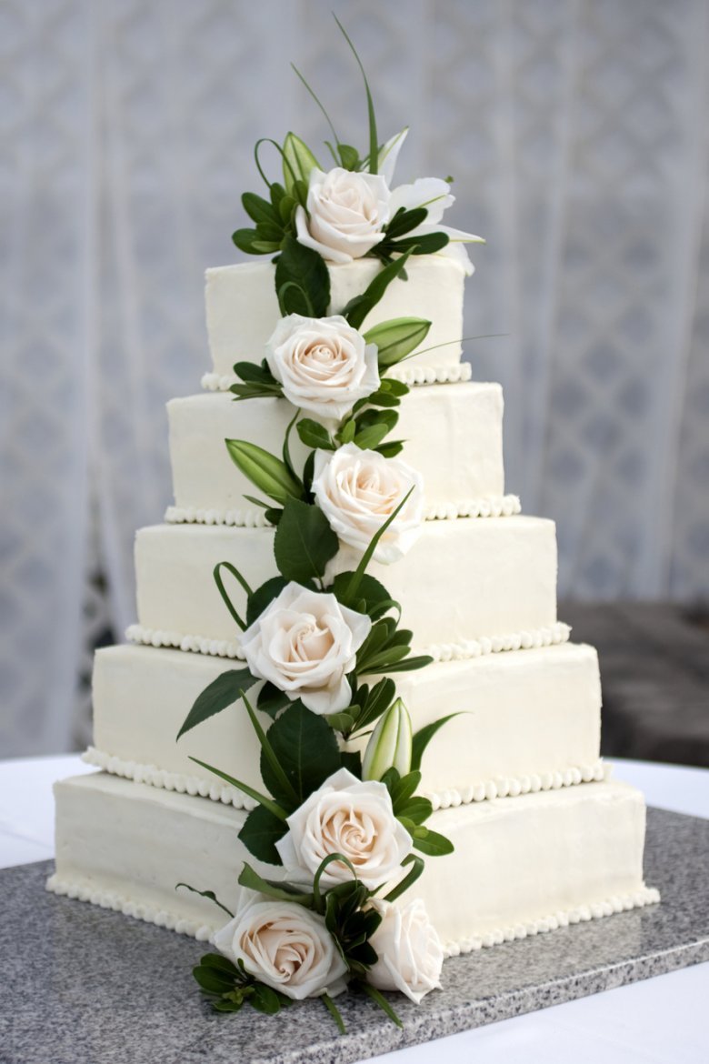 Прямоугольный свадебный торт одноярусный