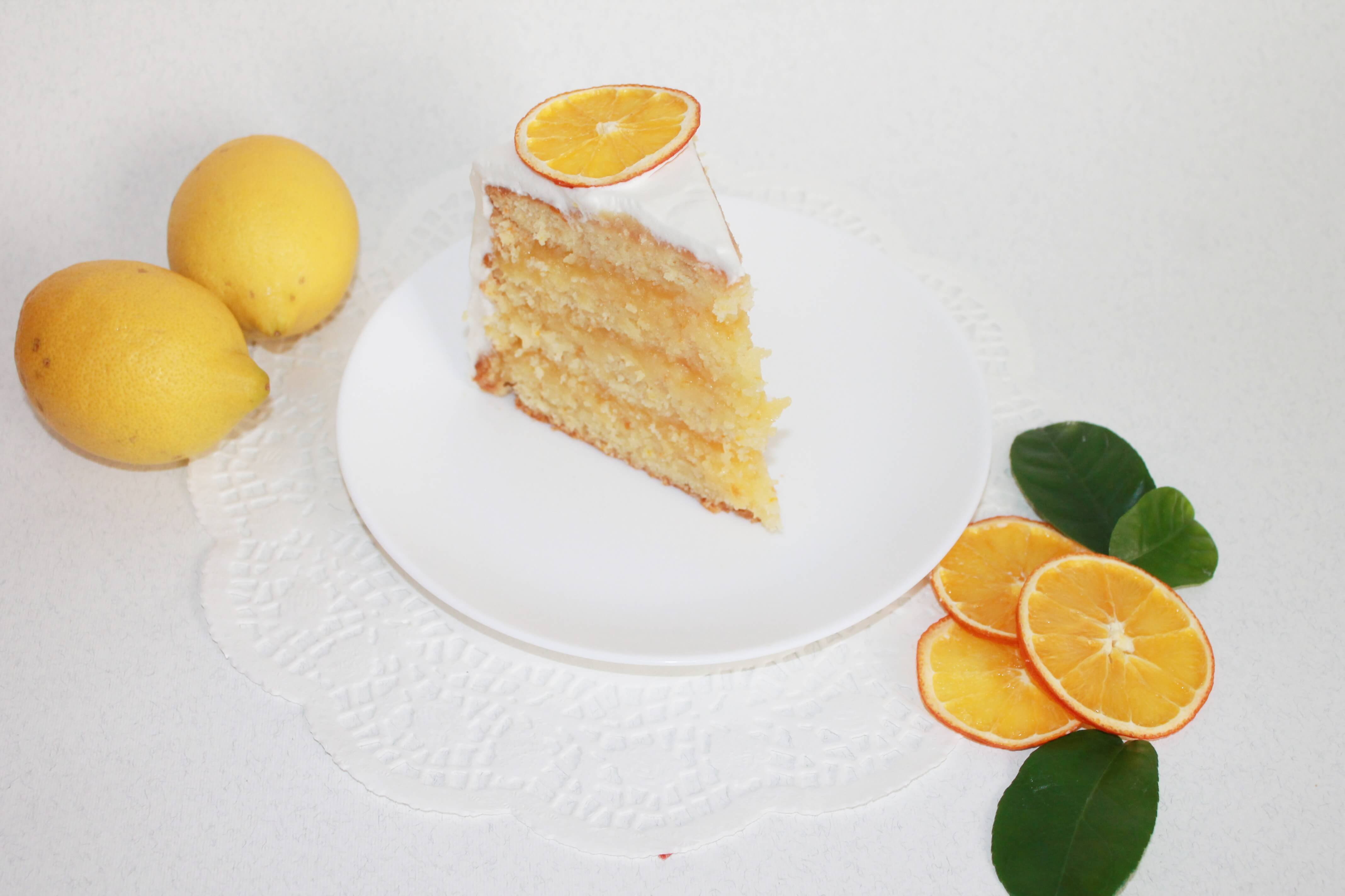 Крем из лимонов для тортов. Бисквитный торт манго маракуйя. Бисквитный торт с лимонным курдом. Ситно торт лимонник. Торт манго апельсин.