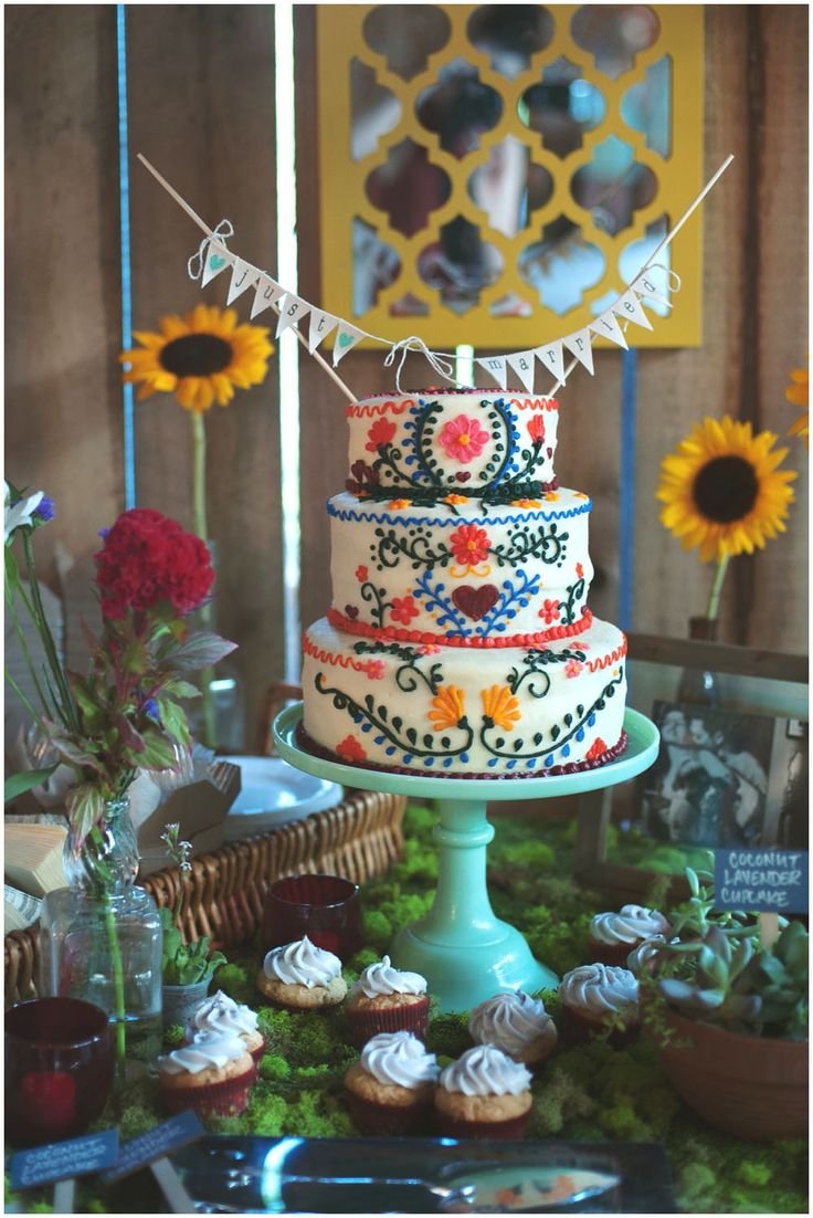 Свадебный торт двухъярусный бохо