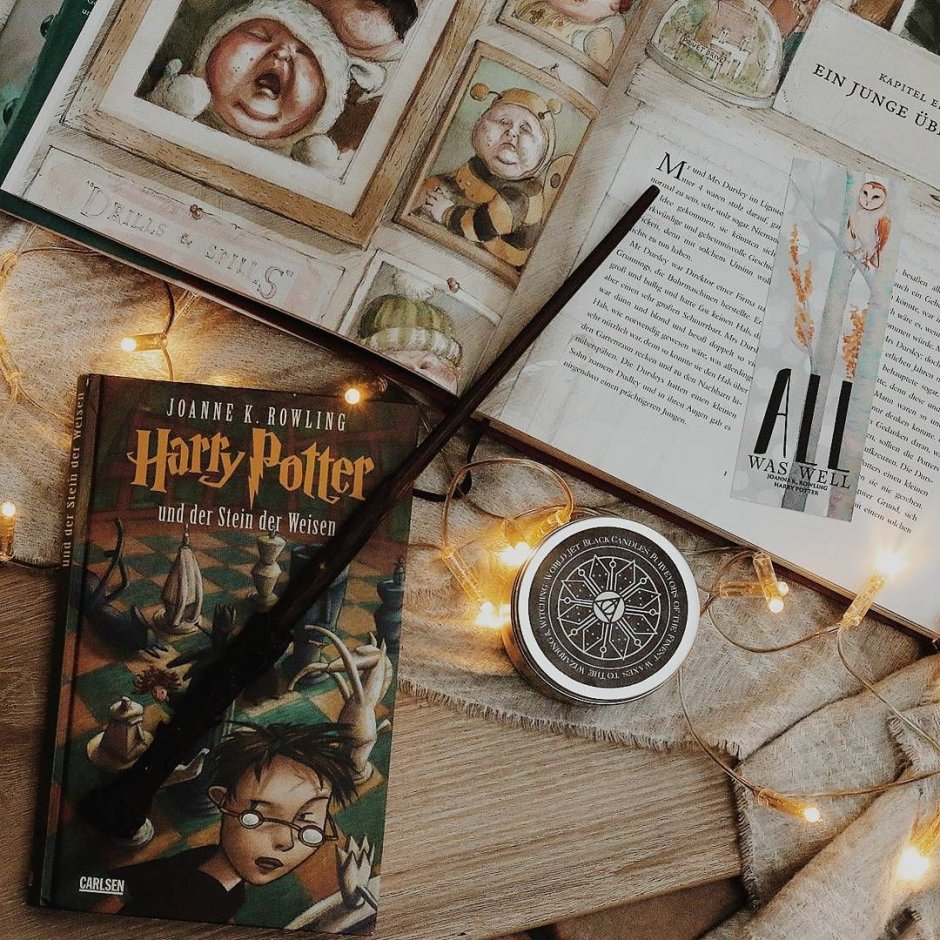 Кофе и книга Гарри Поттер