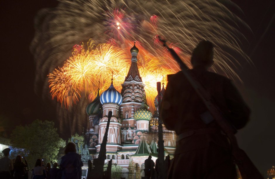 Кремль салют 1945