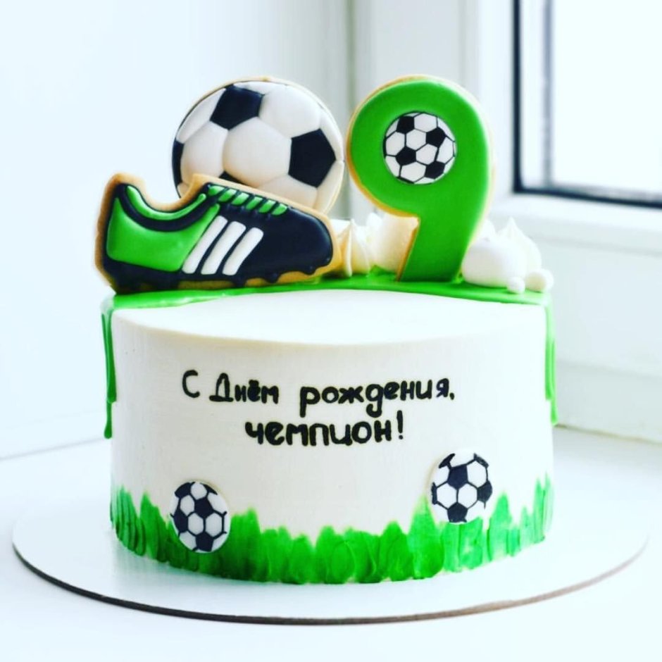 Футбольный мяч на поле