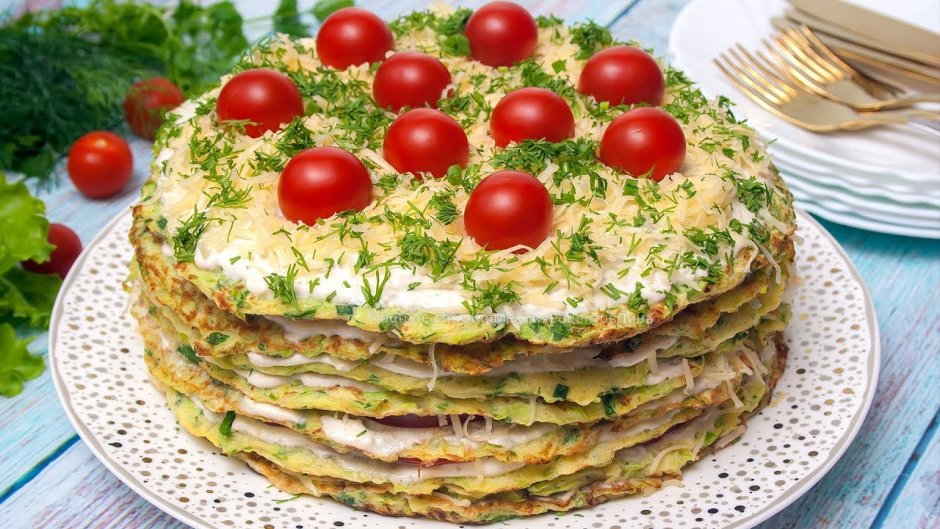 Кабачковый торт с помидорами и чесноком