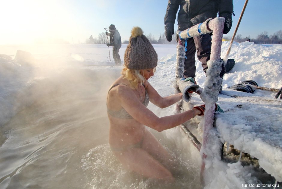 В прорубь после бани