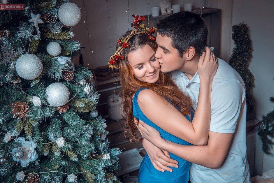Новогодняя фотосессия пары в студии