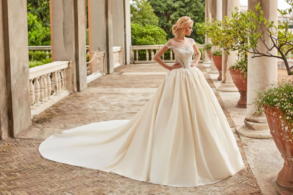 Свадебное платье цвета айвори Остин Pronovias