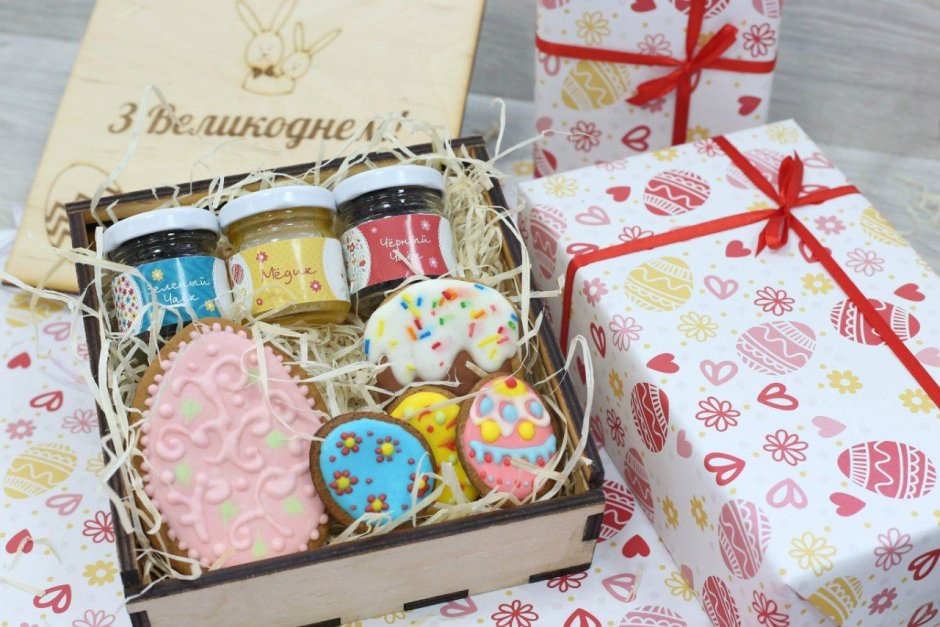Украшение куличей пряниками