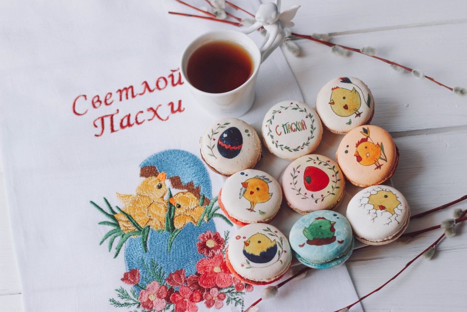Пирожные на Пасху с росписью