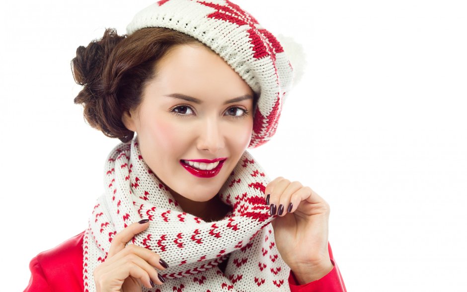 Девушка в шапочке и шарфе