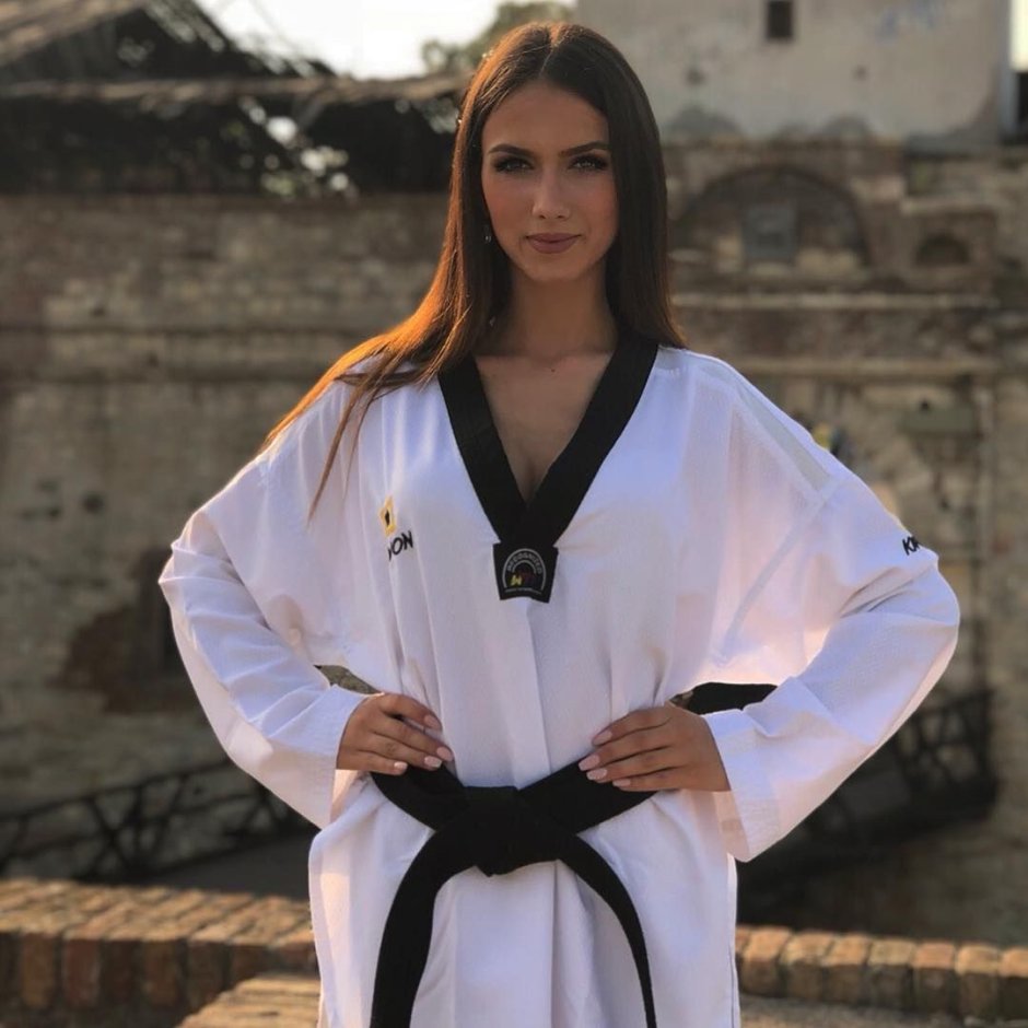 Бояна Крсманович (Bojana Krsmanovic)