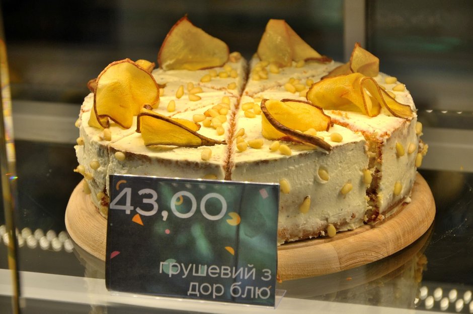 Украшение торта грушей