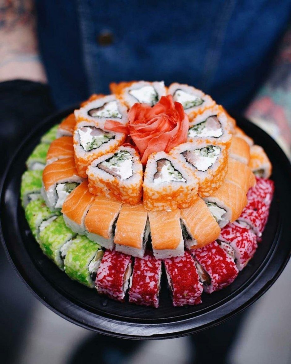 Салат с креветками и икрой