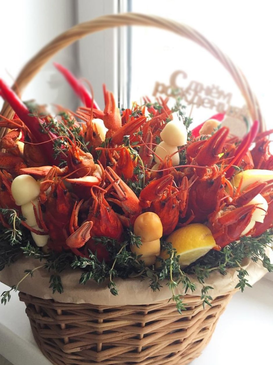 Корзина из морепродуктов в подарок