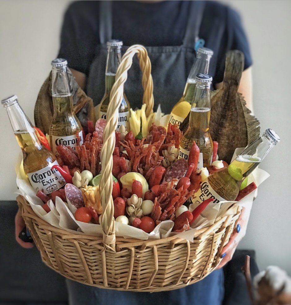 Мужской букет в корзине