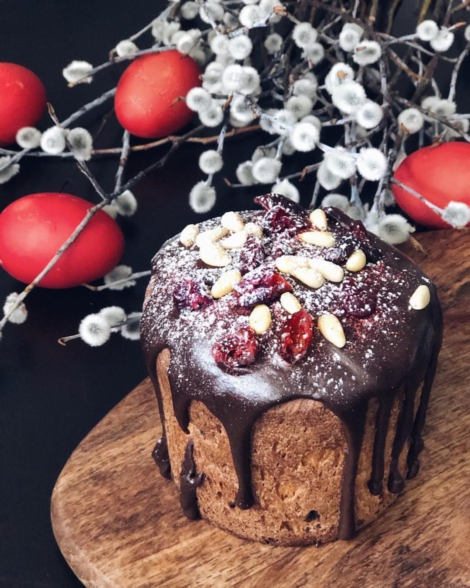 Кулич с шоколадной глазурью