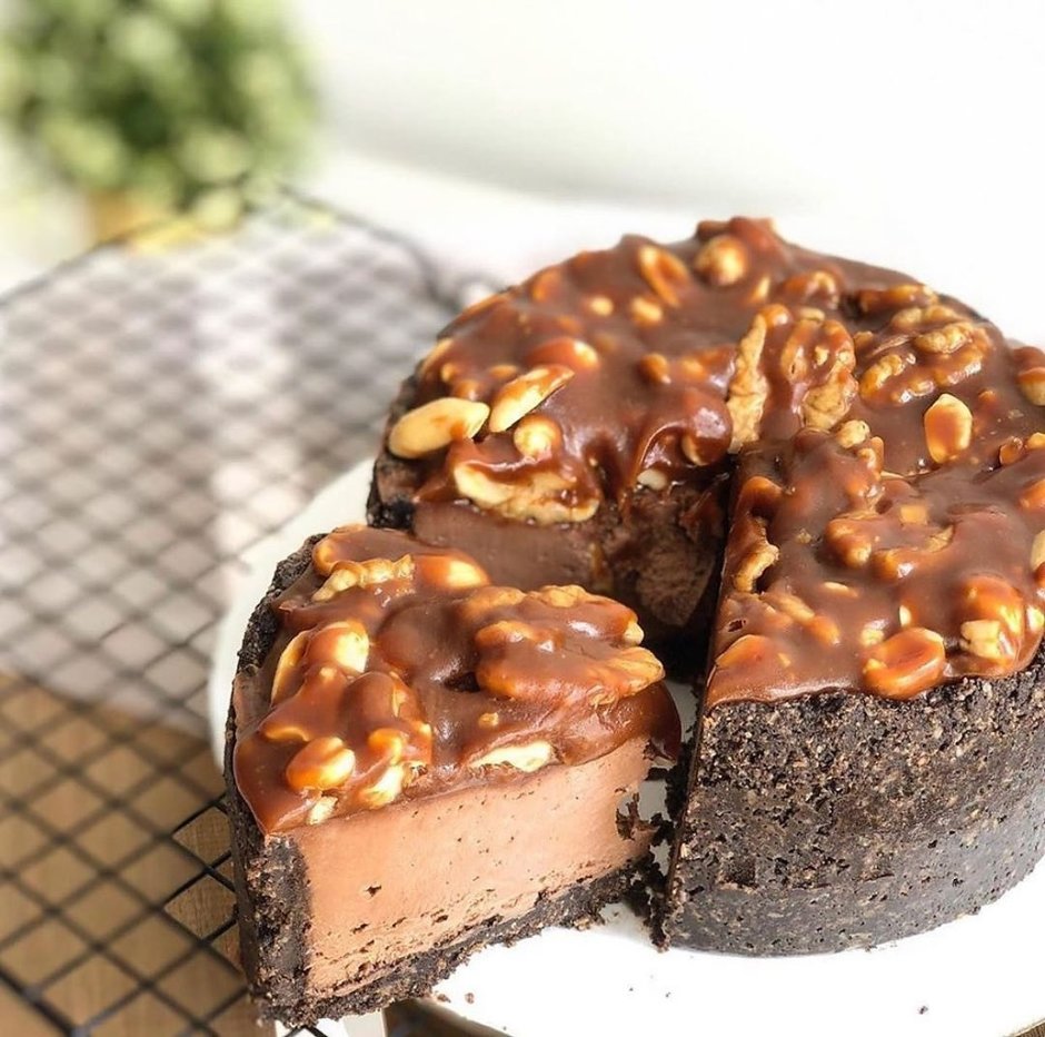 Чизкейк с фундуком и карамелью