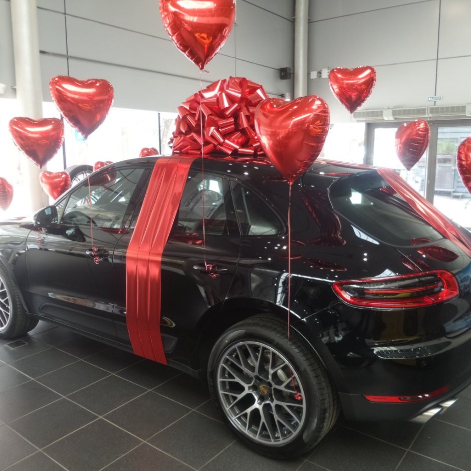 Range Rover Evoque красный с бантиком