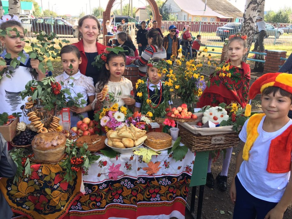 Осенняя ярмарка в школе