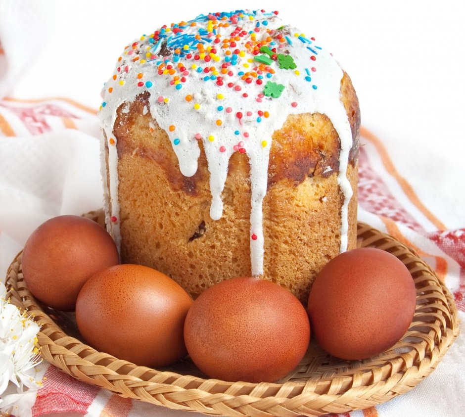 Пасхальные яйца и куличи