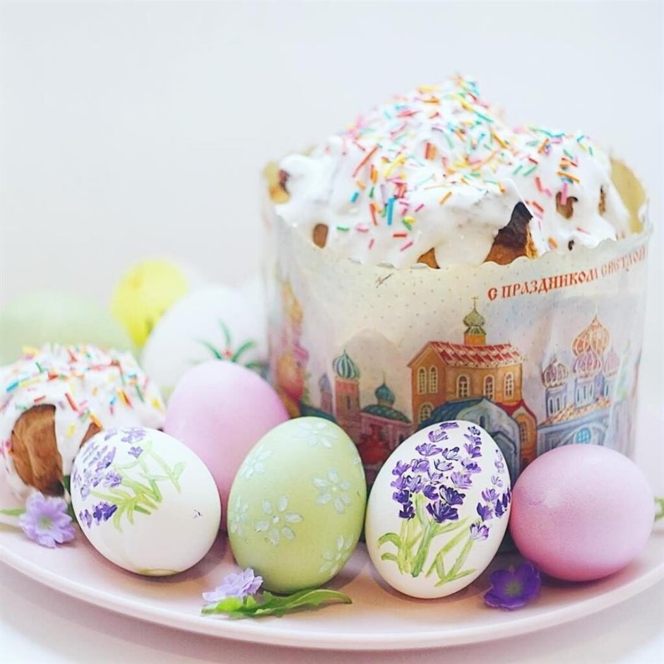 Пасхальные яйца и куличи