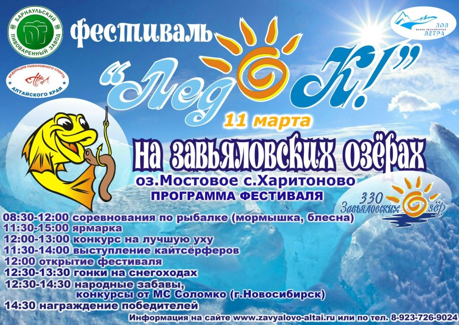 Девушка лежит в воде