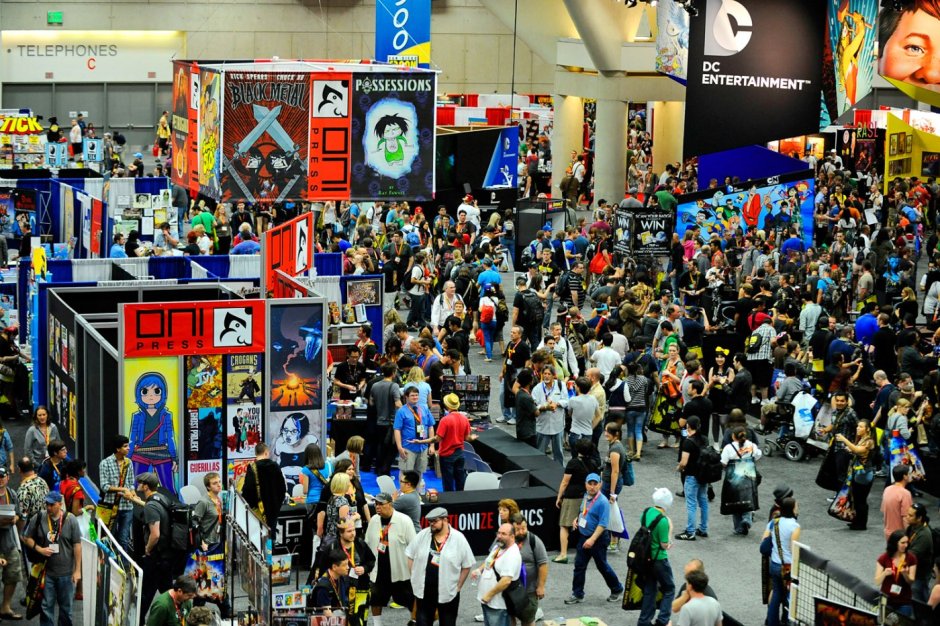 Comic con логотип