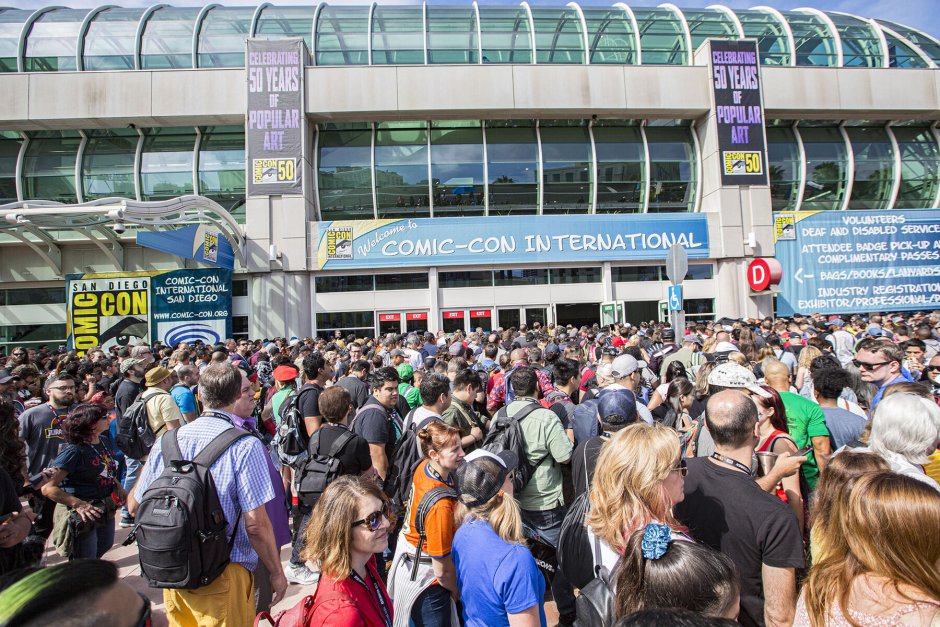 Comic con логотип