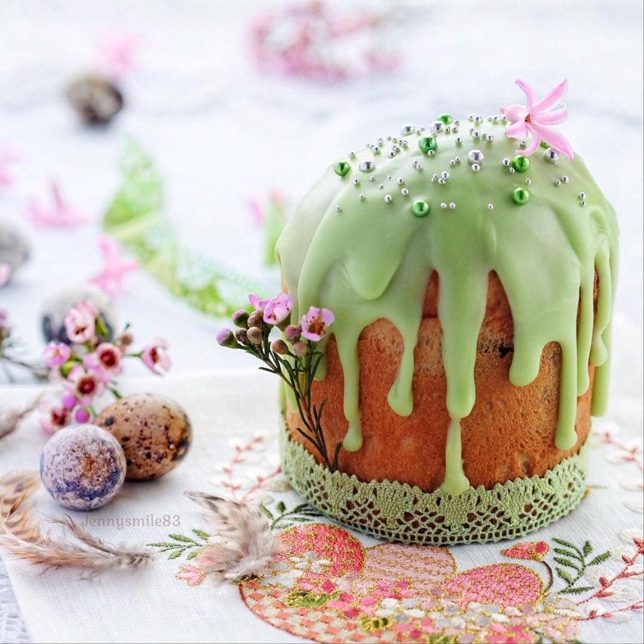 Кулич Пасхальный красивый