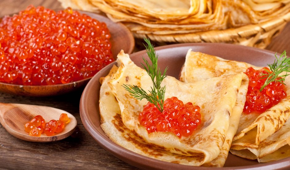 Блины с красной икрой на Масленицу