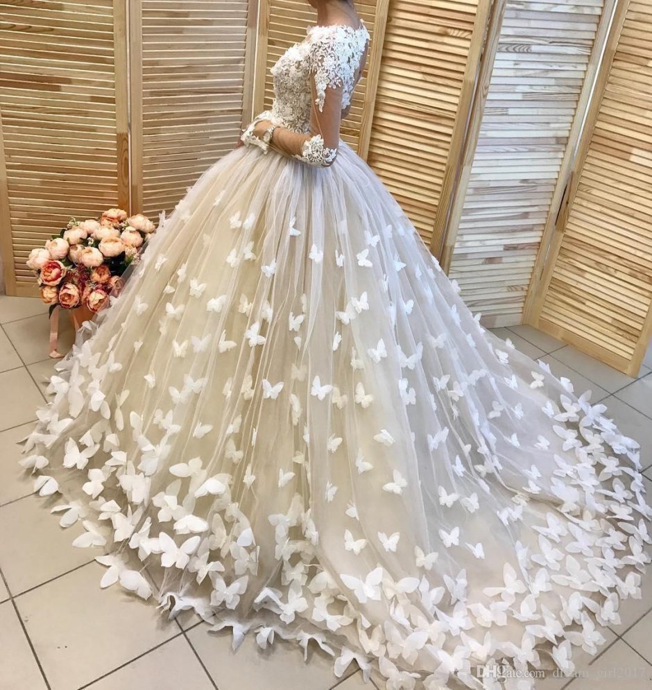 Свадебное платье с бабочками