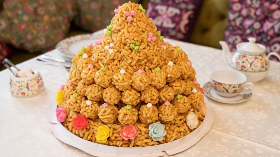 Киевский торт с безе и орехами