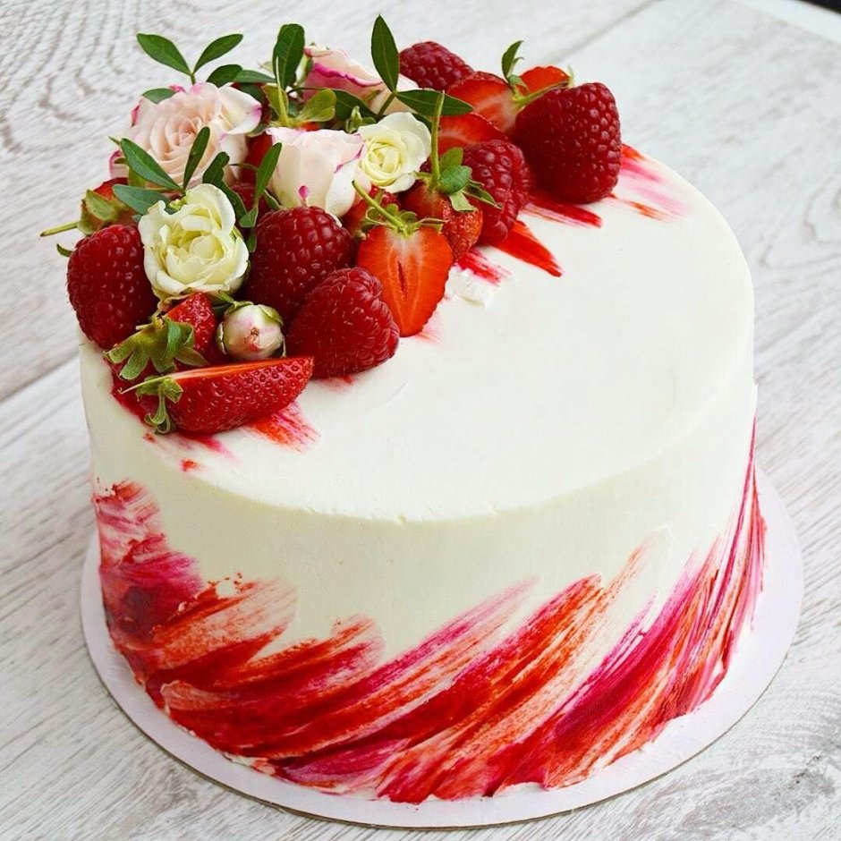 Торт корзинка с клубникой
